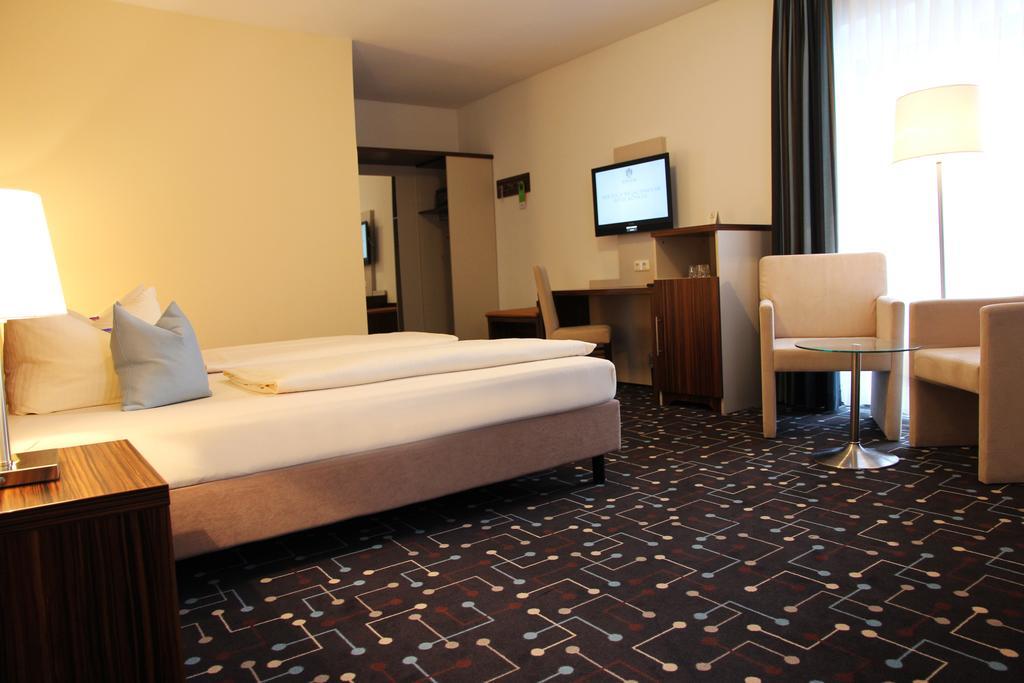 Hotel Koeniger Pliening Kültér fotó