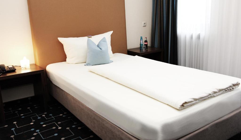 Hotel Koeniger Pliening Kültér fotó