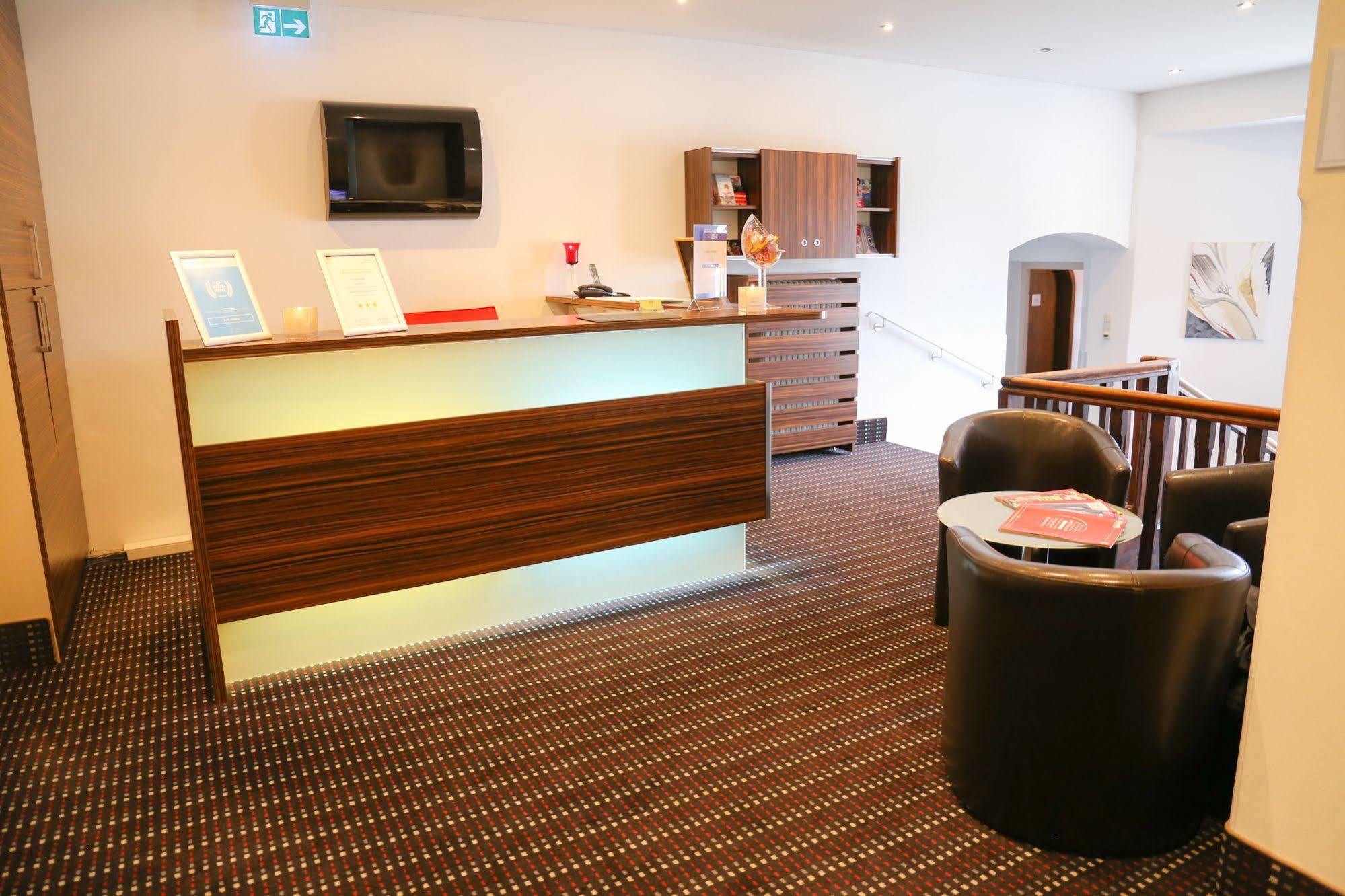 Hotel Koeniger Pliening Kültér fotó