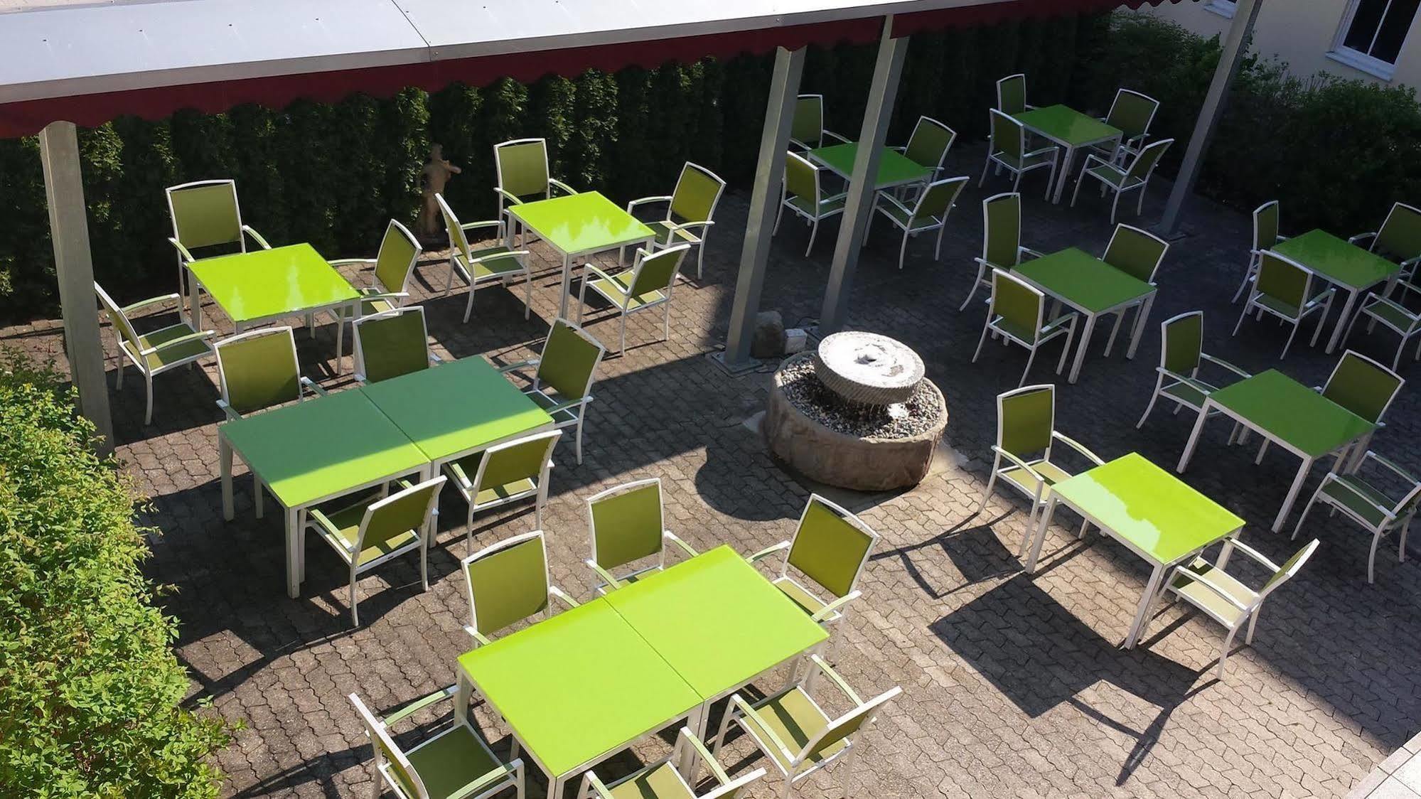 Hotel Koeniger Pliening Kültér fotó