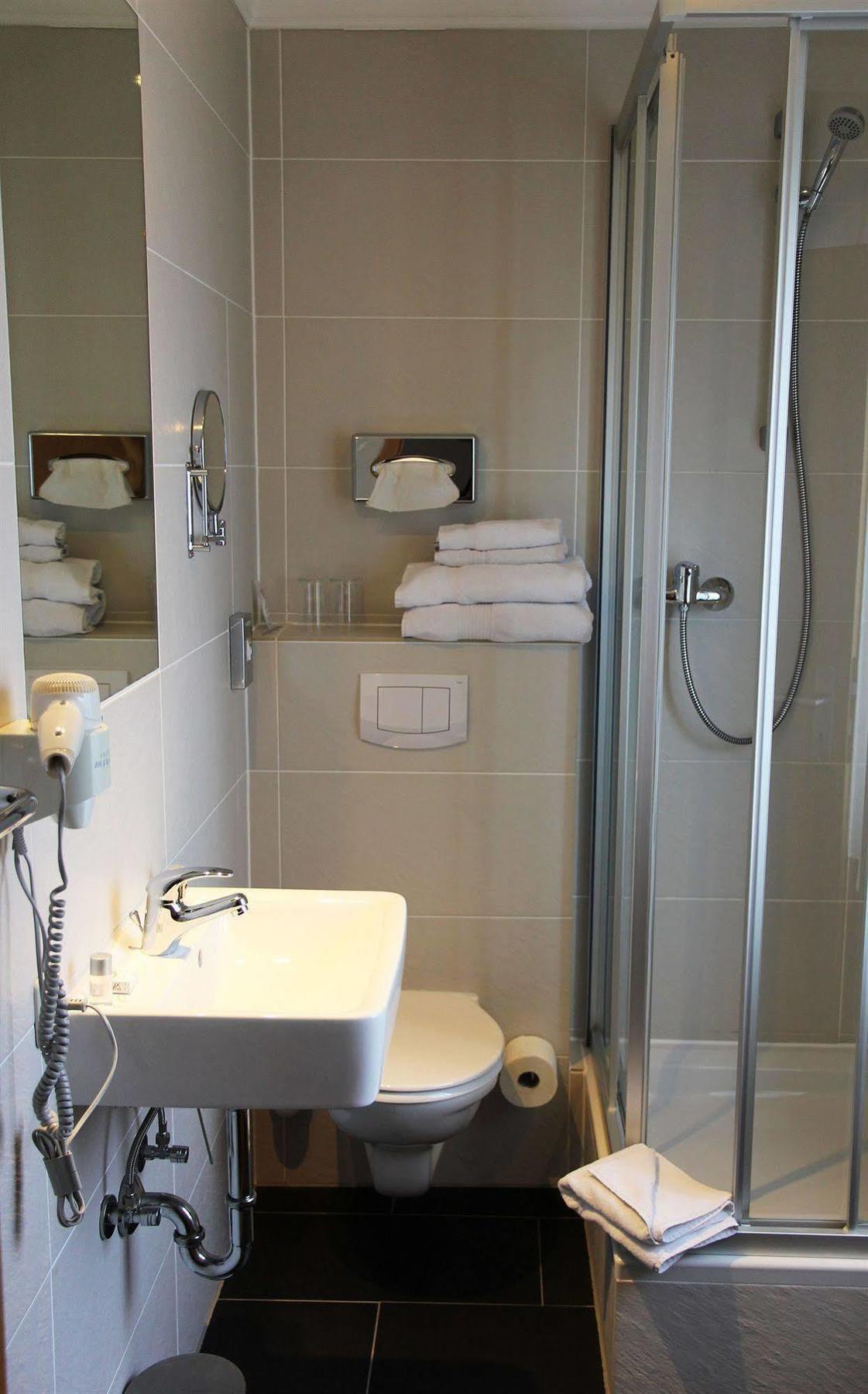 Hotel Koeniger Pliening Kültér fotó