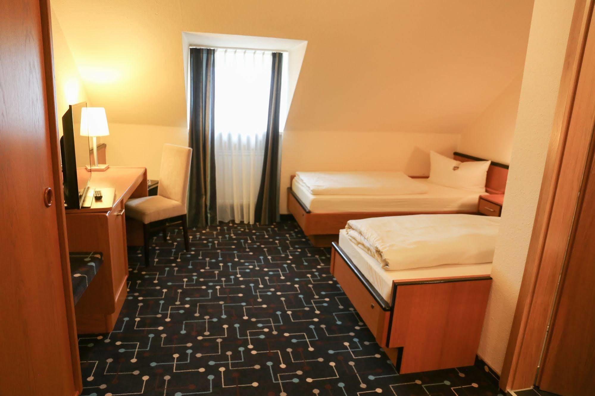 Hotel Koeniger Pliening Kültér fotó