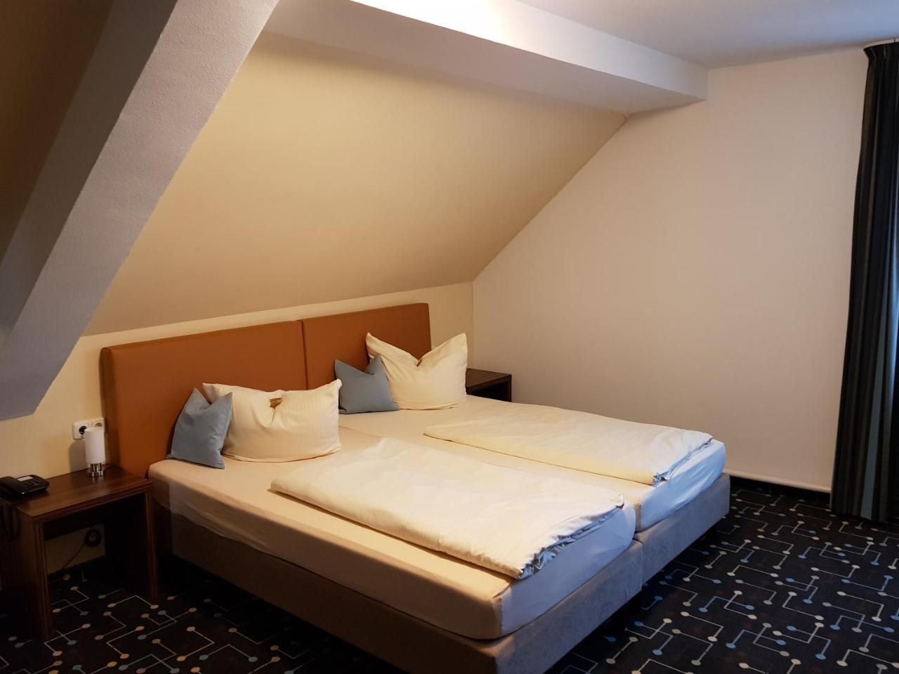 Hotel Koeniger Pliening Kültér fotó