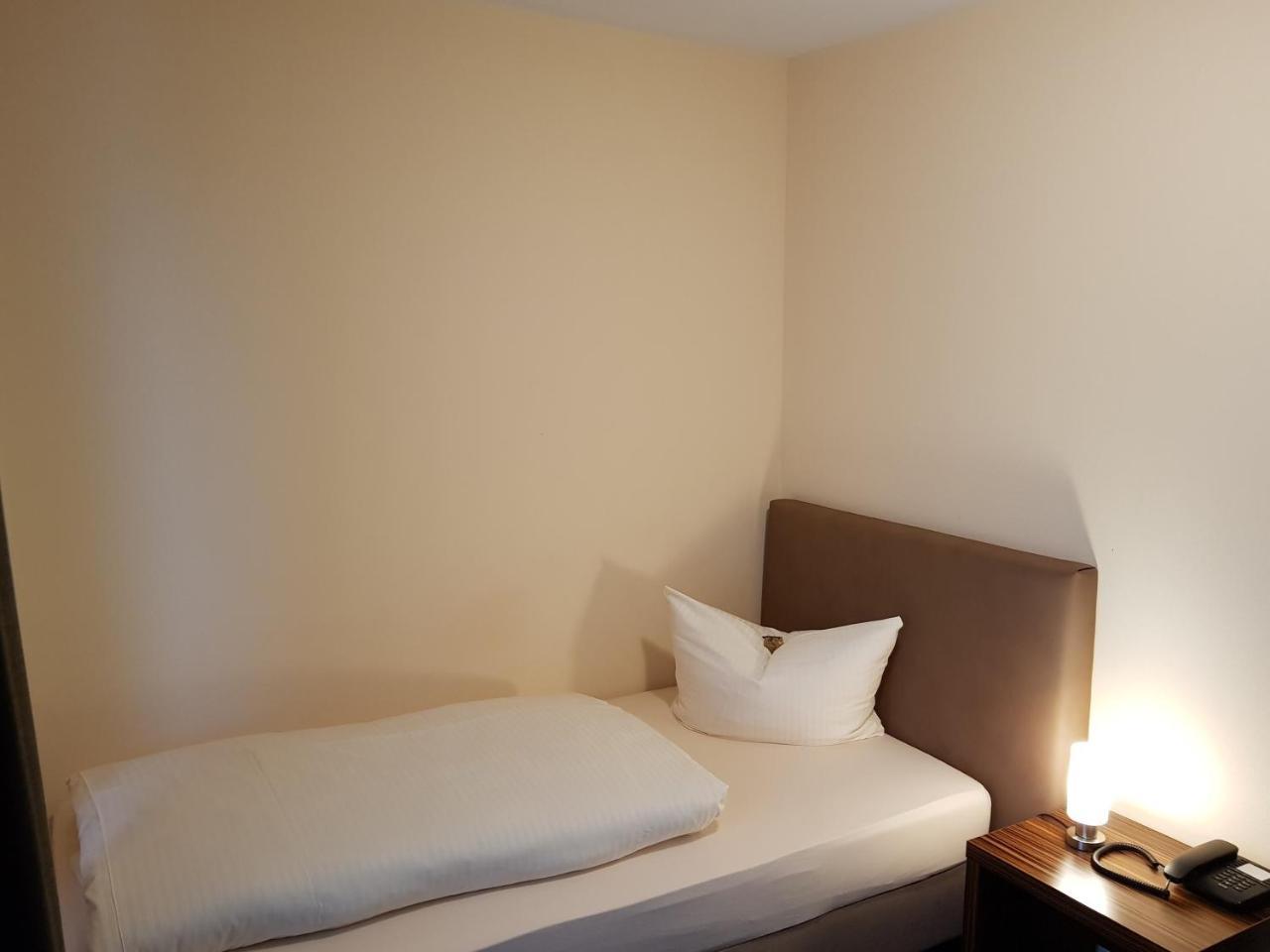 Hotel Koeniger Pliening Kültér fotó