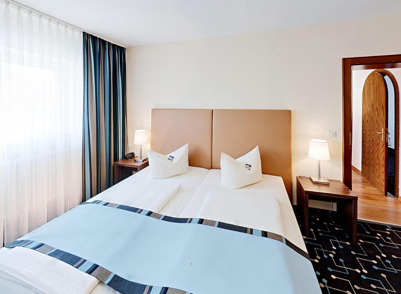 Hotel Koeniger Pliening Kültér fotó