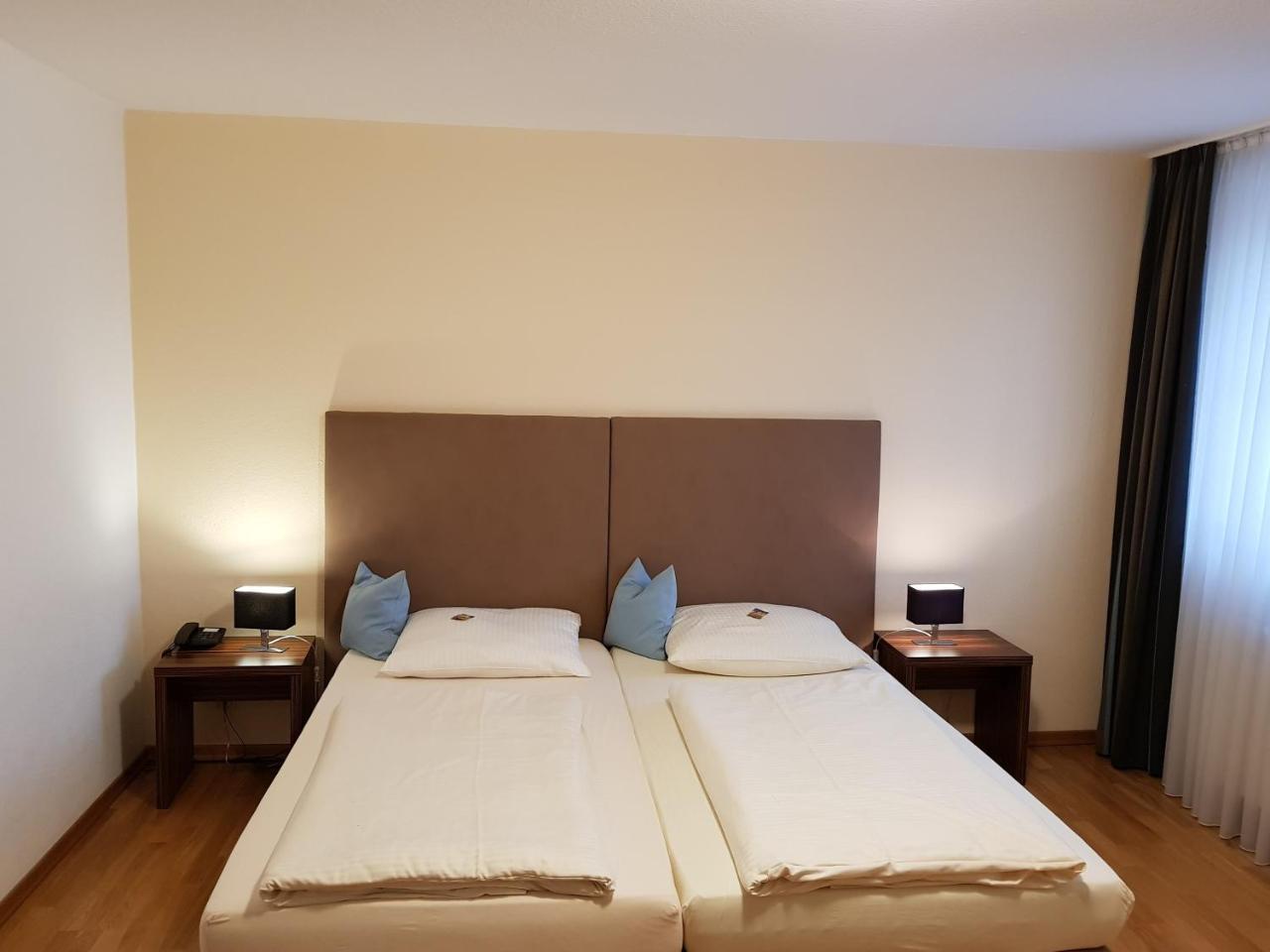 Hotel Koeniger Pliening Kültér fotó