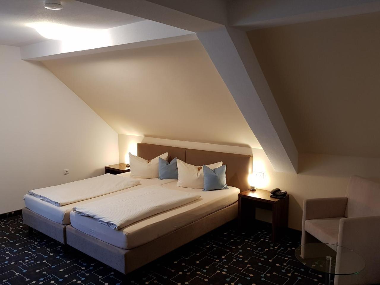 Hotel Koeniger Pliening Kültér fotó